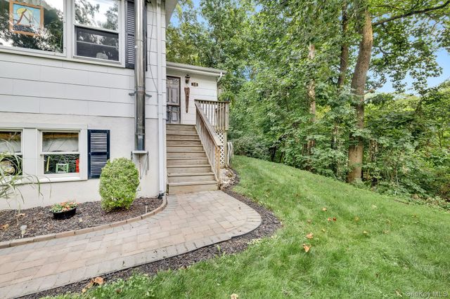 10 Woodycrest Trail, Monroe, NY 10950