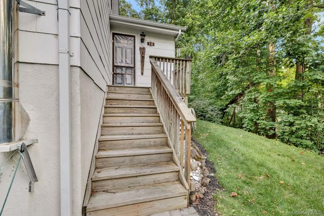 10 Woodycrest Trail, Monroe, NY 10950