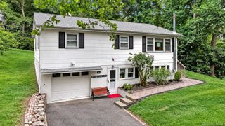 10 Woodycrest Trail, Monroe, NY 10950