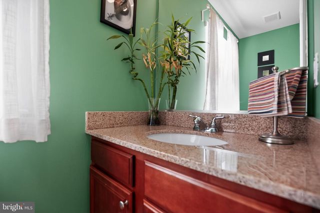 13 LUMBER LN, Mount Ephraim, NJ 08059