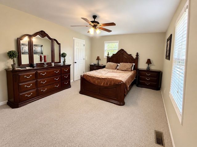 145 Murray Lake Dr, Winchester, TN 37398