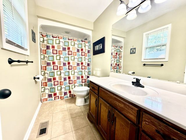 145 Murray Lake Dr, Winchester, TN 37398