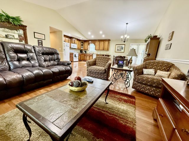 145 Murray Lake Dr, Winchester, TN 37398
