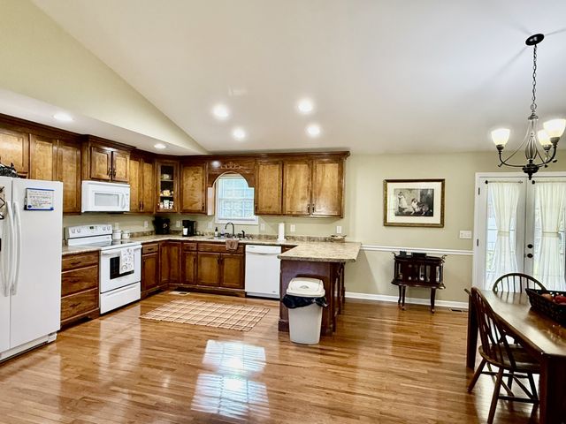 145 Murray Lake Dr, Winchester, TN 37398