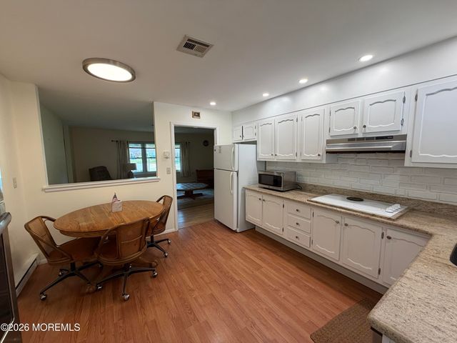 220A Buckingham Court, Lakewood, NJ 08701