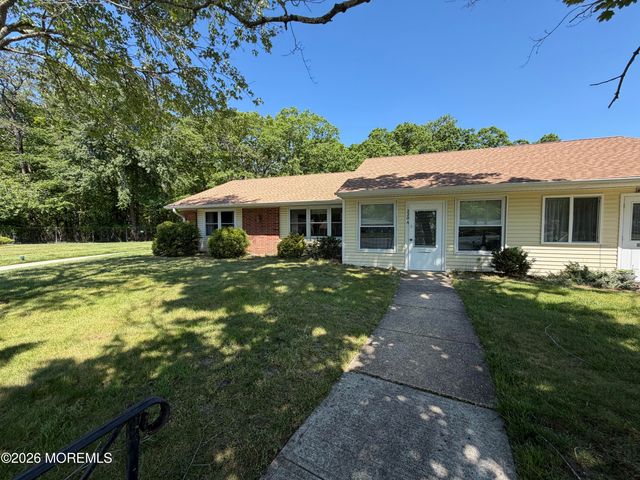 220A Buckingham Court, Lakewood, NJ 08701