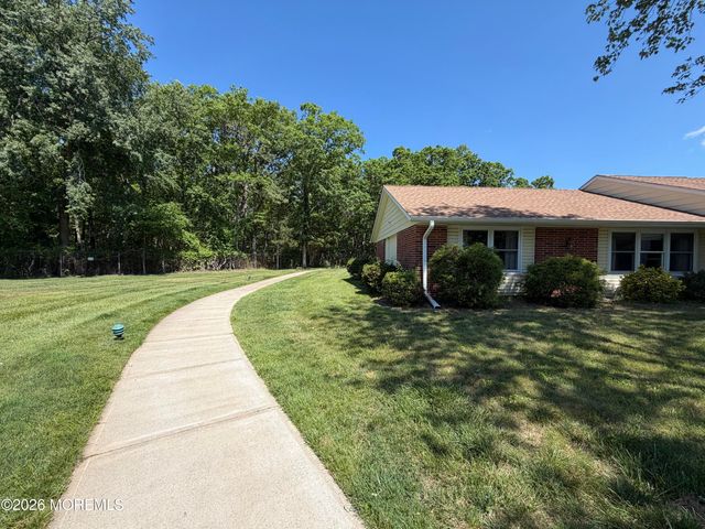 220A Buckingham Court, Lakewood, NJ 08701