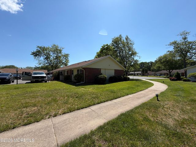 220A Buckingham Court, Lakewood, NJ 08701