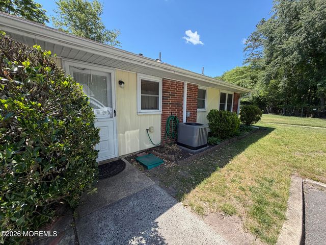 220A Buckingham Court, Lakewood, NJ 08701