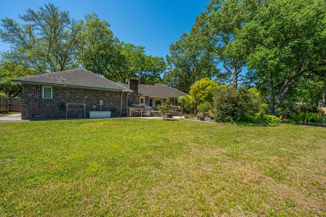6 Hunters Forest Drive, Charleston, SC 29414