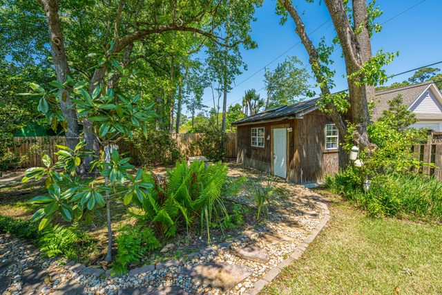 6 Hunters Forest Drive, Charleston, SC 29414