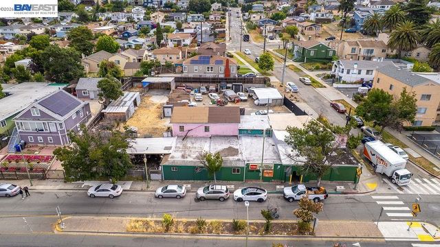 9346 MacArthur Blvd, Oakland, CA 94605