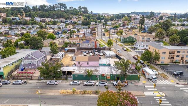 9346 MacArthur Blvd, Oakland, CA 94605