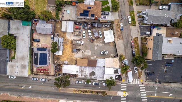 9346 MacArthur Blvd, Oakland, CA 94605
