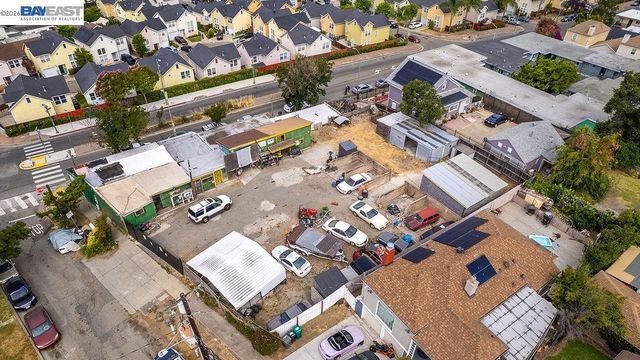 9346 MacArthur Blvd, Oakland, CA 94605