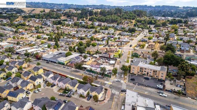9346 MacArthur Blvd, Oakland, CA 94605