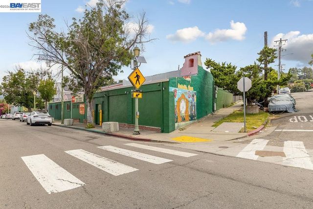 9346 MacArthur Blvd, Oakland, CA 94605