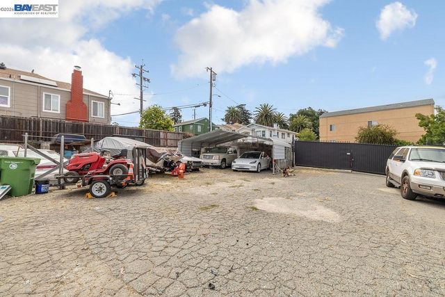 9346 MacArthur Blvd, Oakland, CA 94605