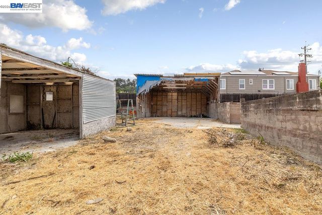 9346 MacArthur Blvd, Oakland, CA 94605