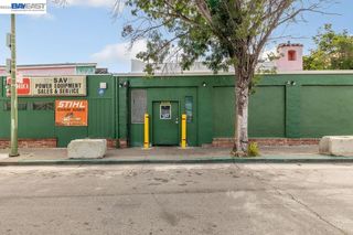 9346 MacArthur Blvd, Oakland, CA 94605