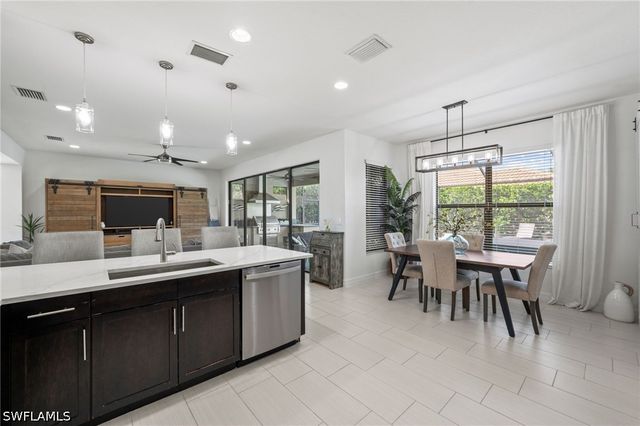 3551 Beaufort CT, Naples, FL 34119