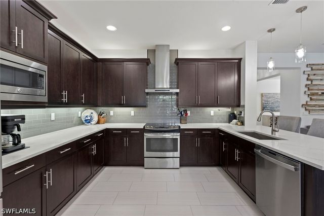 3551 Beaufort CT, Naples, FL 34119