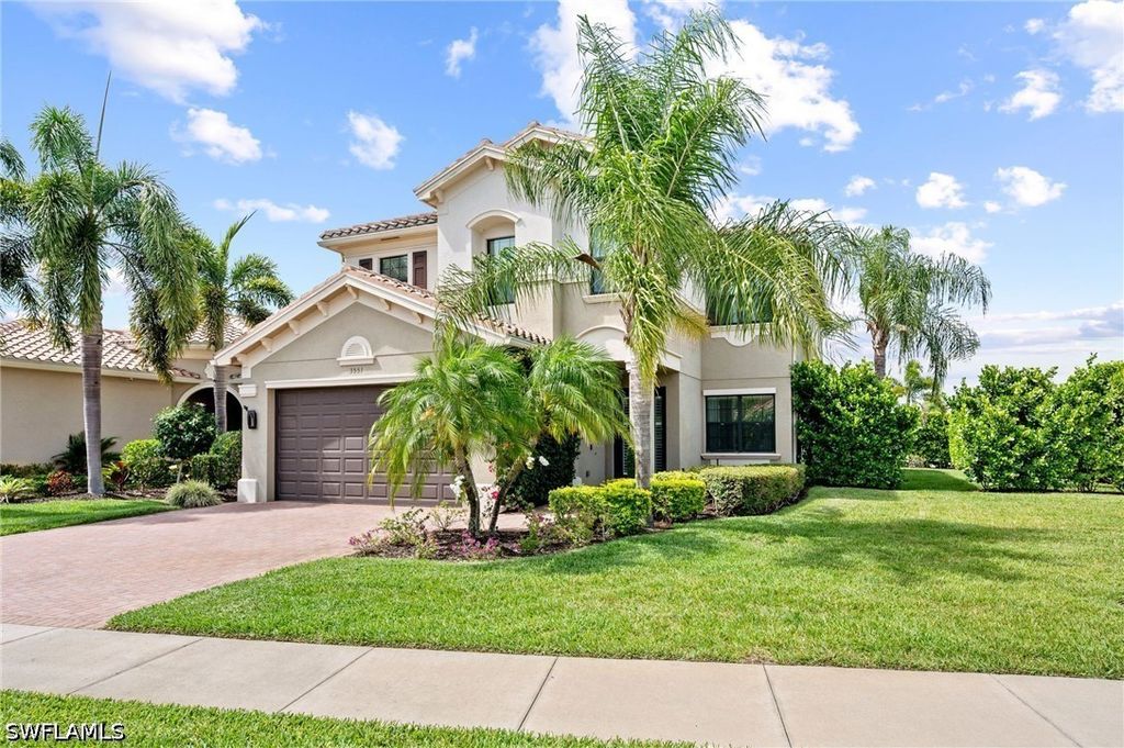 3551 Beaufort CT, Naples, FL 34119
