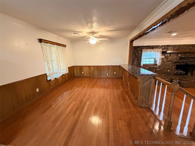 2009 N Hillcrest Drive, Henryetta, OK 74437