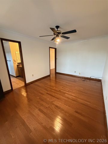 2009 N Hillcrest Drive, Henryetta, OK 74437