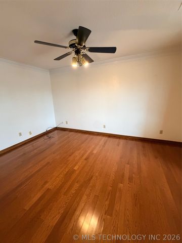 2009 N Hillcrest Drive, Henryetta, OK 74437