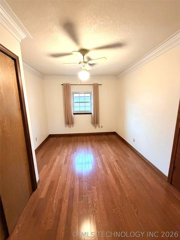 2009 N Hillcrest Drive, Henryetta, OK 74437