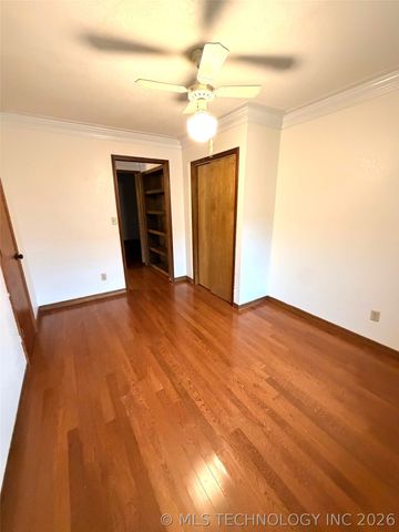 2009 N Hillcrest Drive, Henryetta, OK 74437