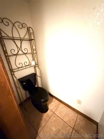 2009 N Hillcrest Drive, Henryetta, OK 74437