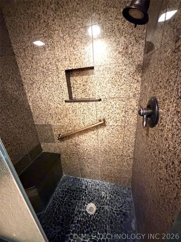 2009 N Hillcrest Drive, Henryetta, OK 74437