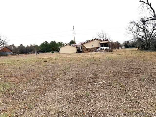 2009 N Hillcrest Drive, Henryetta, OK 74437