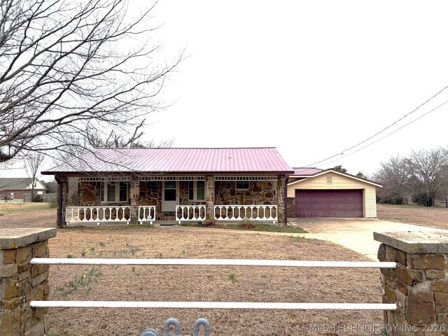 2009 N Hillcrest Drive, Henryetta, OK 74437