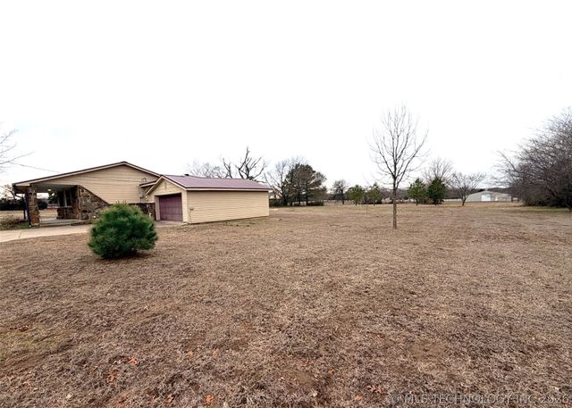 2009 N Hillcrest Drive, Henryetta, OK 74437
