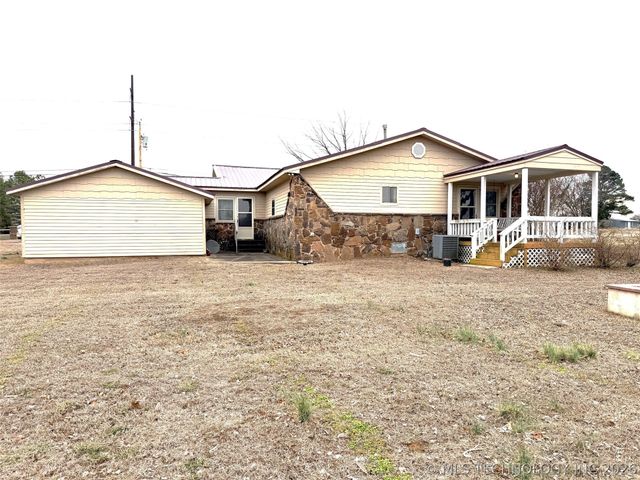 2009 N Hillcrest Drive, Henryetta, OK 74437