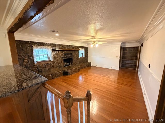 2009 N Hillcrest Drive, Henryetta, OK 74437