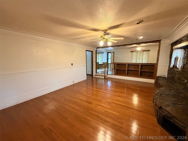 2009 N Hillcrest Drive, Henryetta, OK 74437