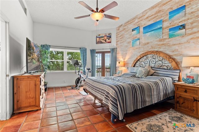 6750 N Lakeview Drive, Salado, TX 76571