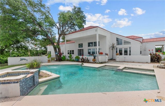 6750 N Lakeview Drive, Salado, TX 76571