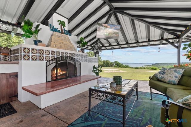 6750 N Lakeview Drive, Salado, TX 76571