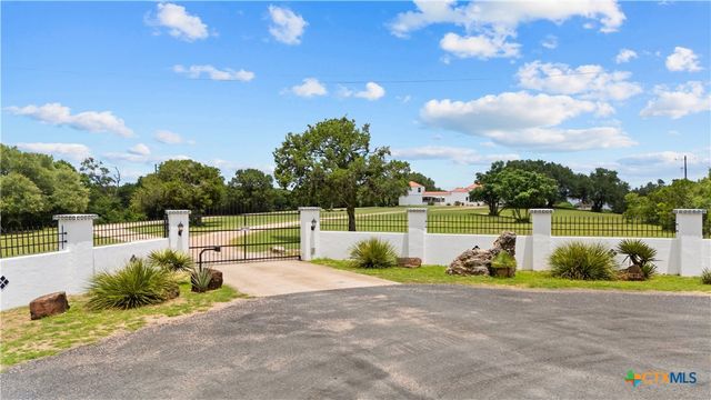 6750 N Lakeview Drive, Salado, TX 76571