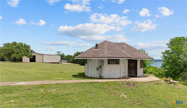 6750 N Lakeview Drive, Salado, TX 76571
