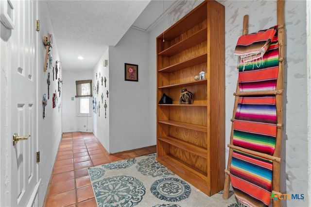 6750 N Lakeview Drive, Salado, TX 76571