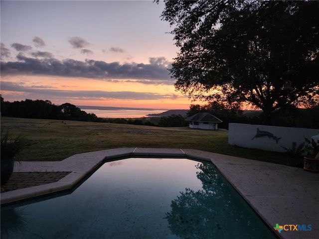 6750 N Lakeview Drive, Salado, TX 76571