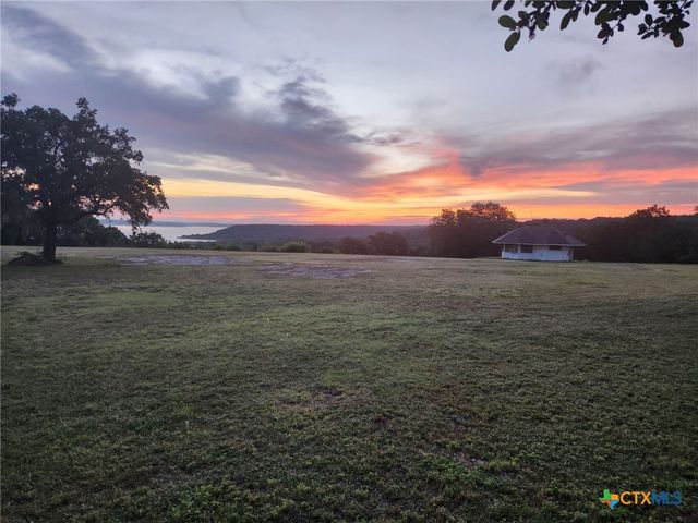 6750 N Lakeview Drive, Salado, TX 76571