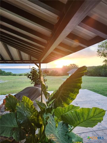 6750 N Lakeview Drive, Salado, TX 76571