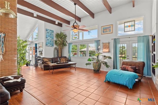 6750 N Lakeview Drive, Salado, TX 76571